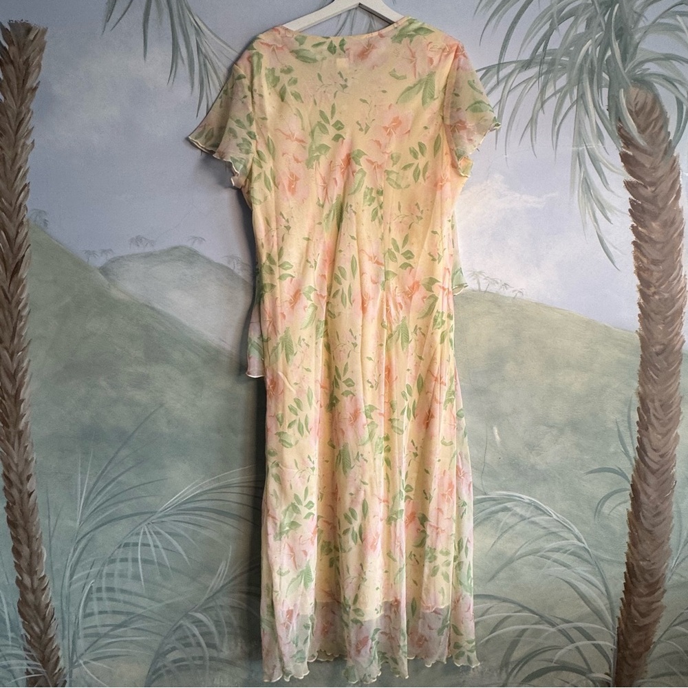 Fashion Bug Floral V-Neck Dress, size 22W, cream pink green color - Picture 7 of 9